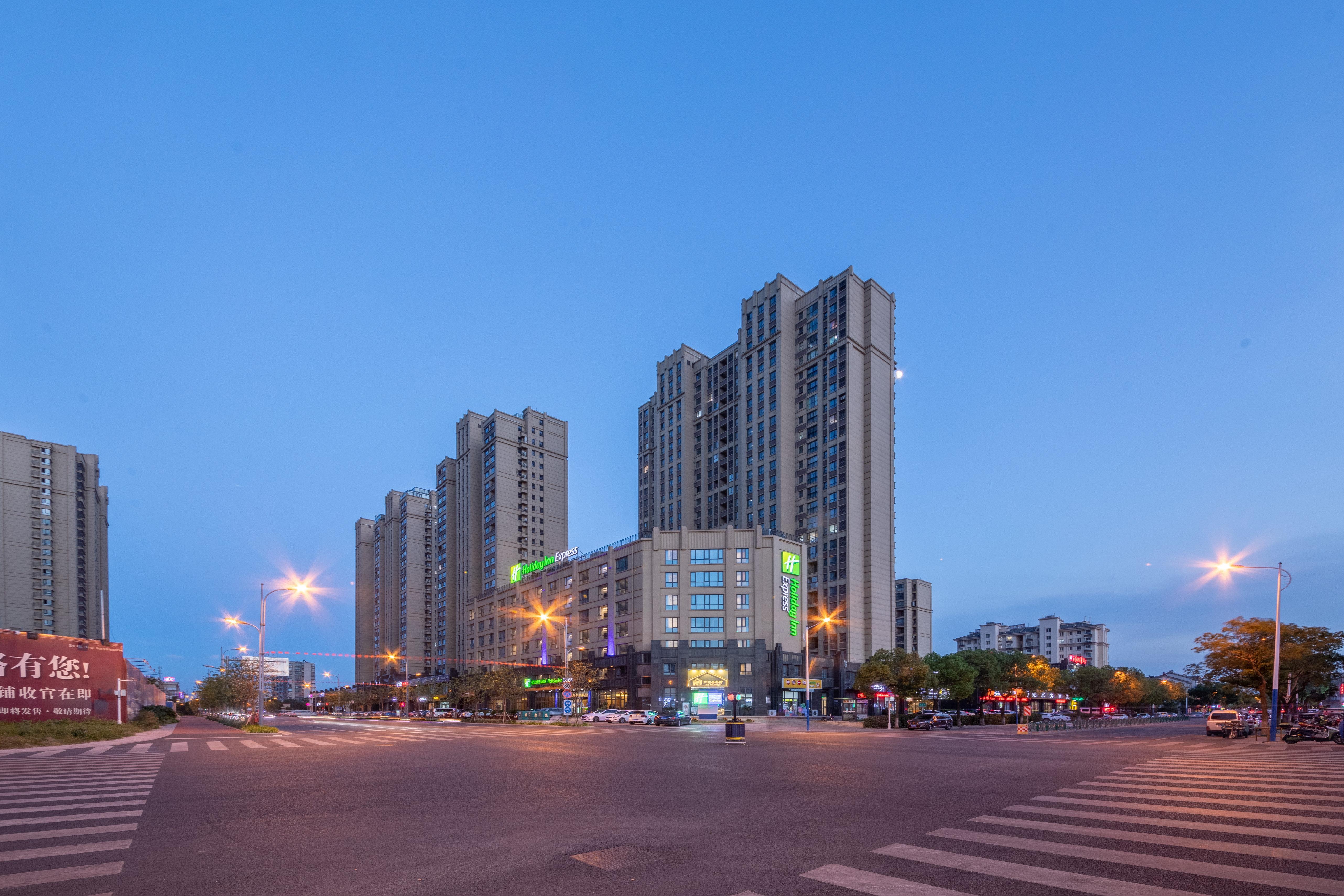 Holiday Inn Express Zhangjiagang East By Ihg Bagian luar foto