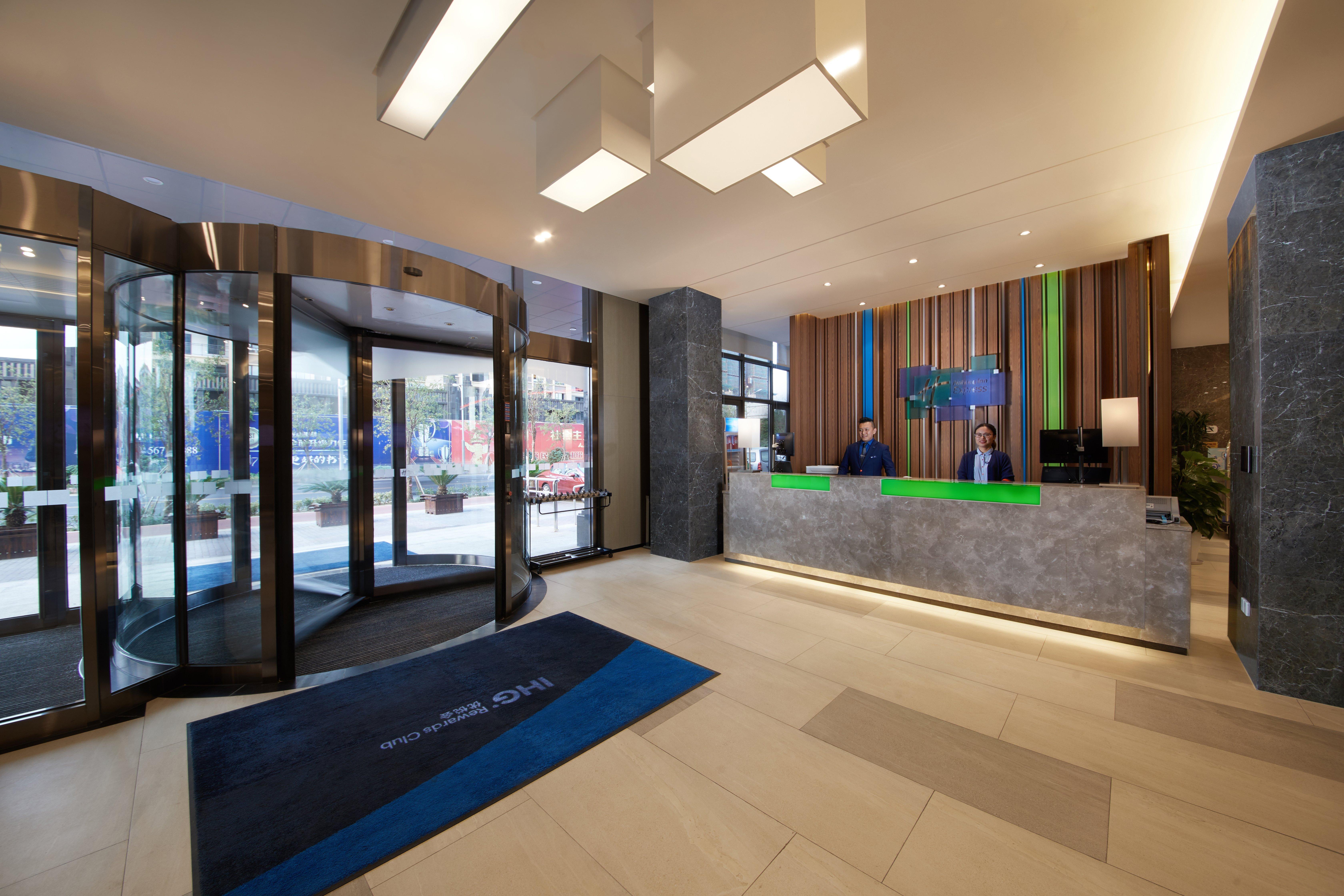 Holiday Inn Express Zhangjiagang East By Ihg Bagian luar foto