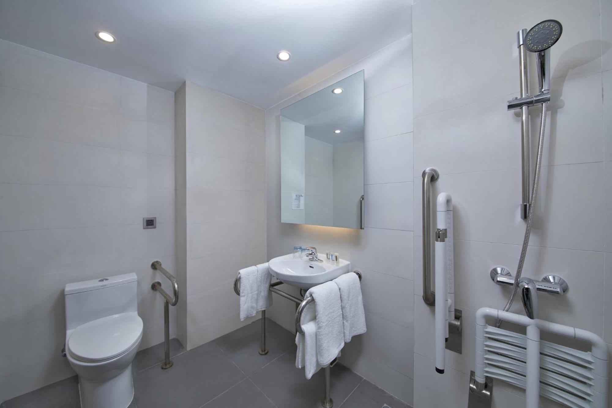 Holiday Inn Express Zhangjiagang East By Ihg Bagian luar foto