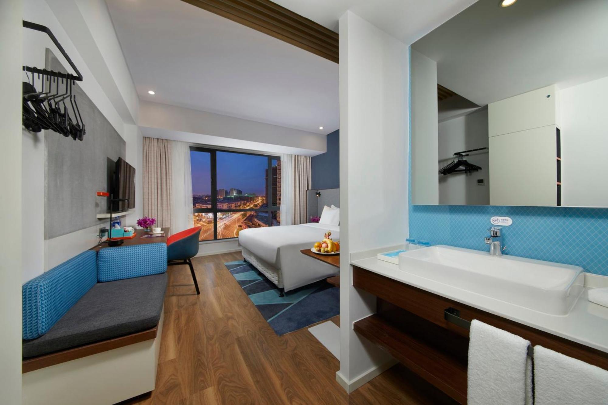Holiday Inn Express Zhangjiagang East By Ihg Bagian luar foto