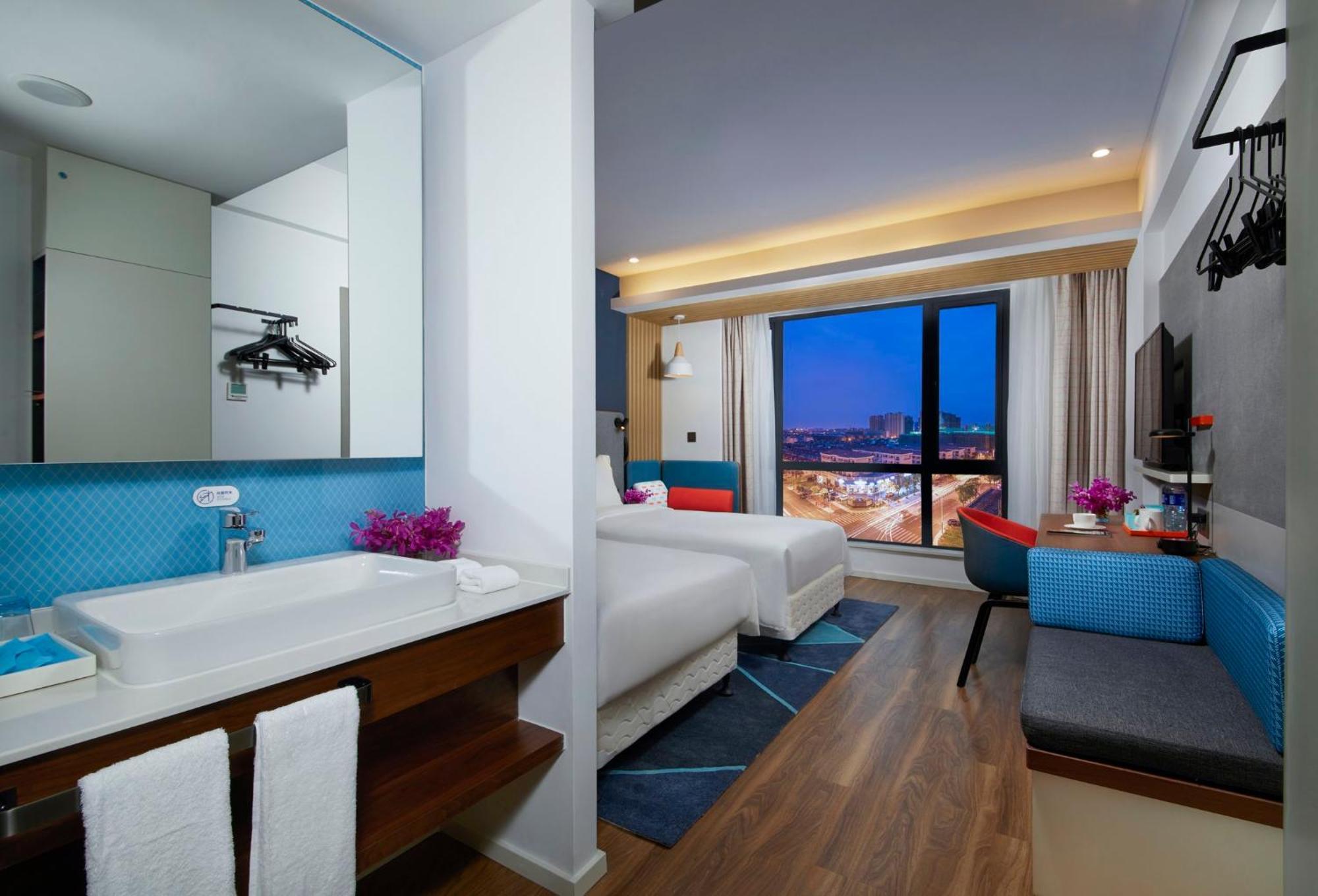 Holiday Inn Express Zhangjiagang East By Ihg Bagian luar foto